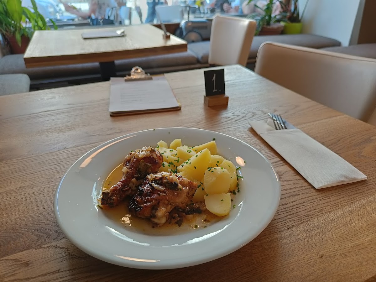 Kavarna Mezi Radky-10