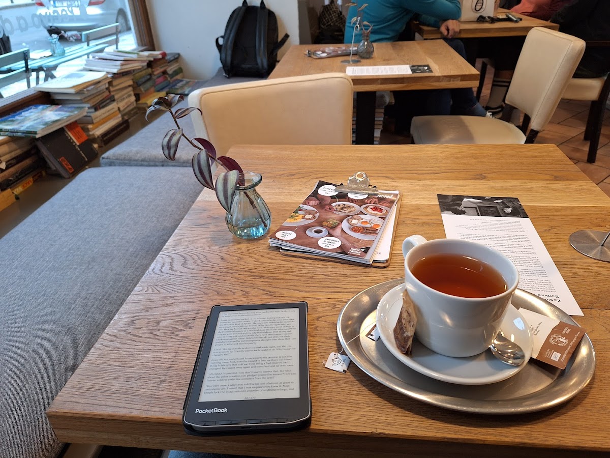 Kavarna Mezi Radky-6